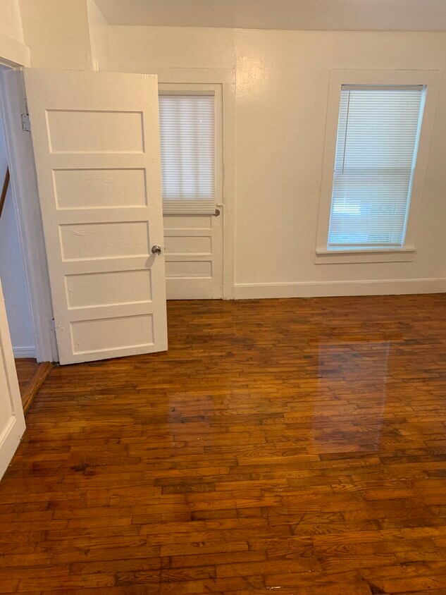 Foto principal - 207 E St Louis St