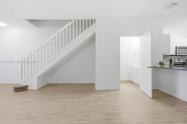 Building Photo - 2066 Madeira Dr
