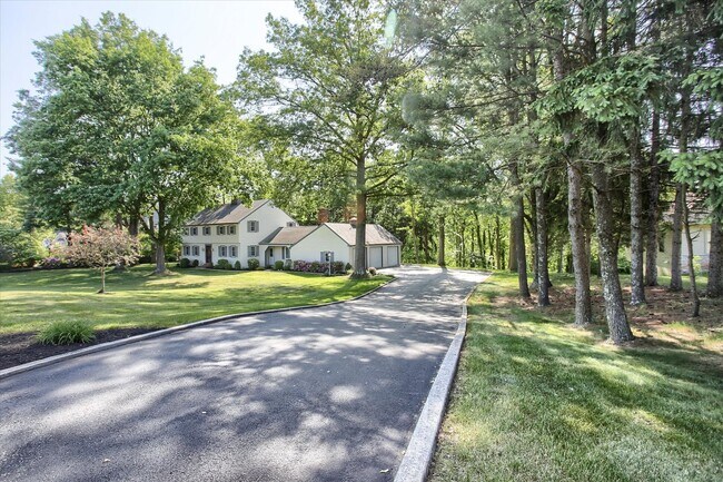 Building Photo - 1512 Woodcreek Dr