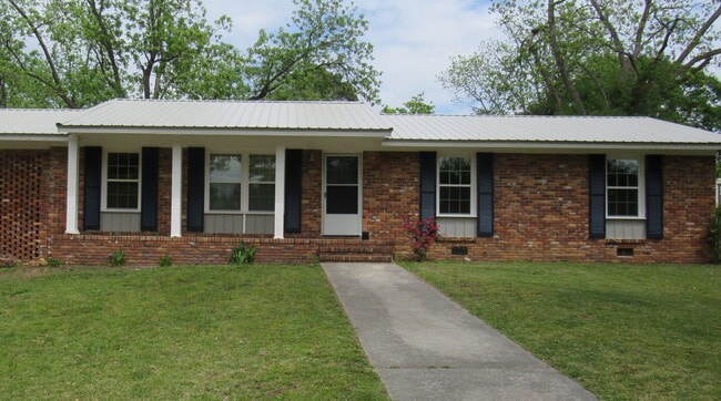 Building Photo - 2215 Macy Ave