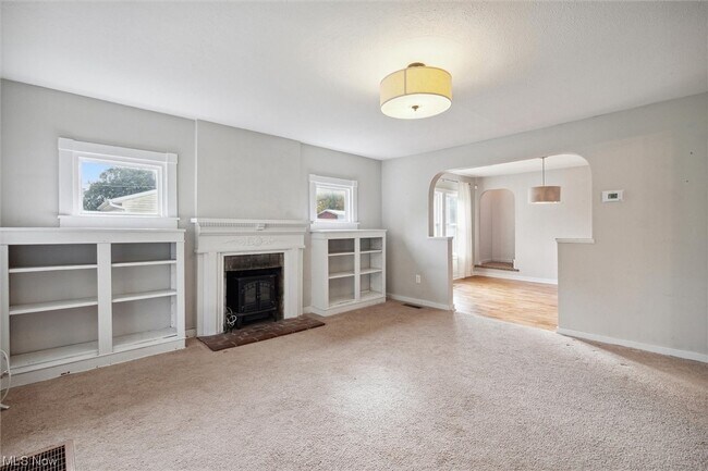 Building Photo - 180 S Park St