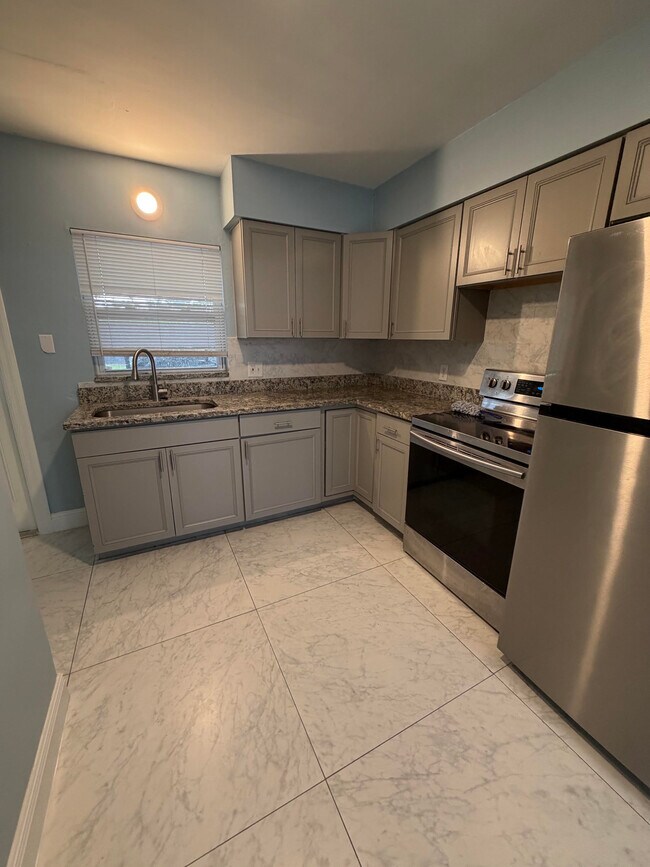 Foto del edificio - 363 Ridge Rd N