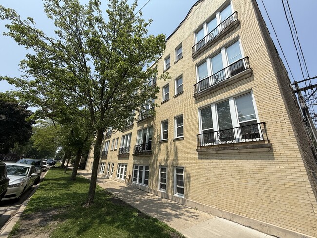 Building Photo - 4901 N Christiana Ave