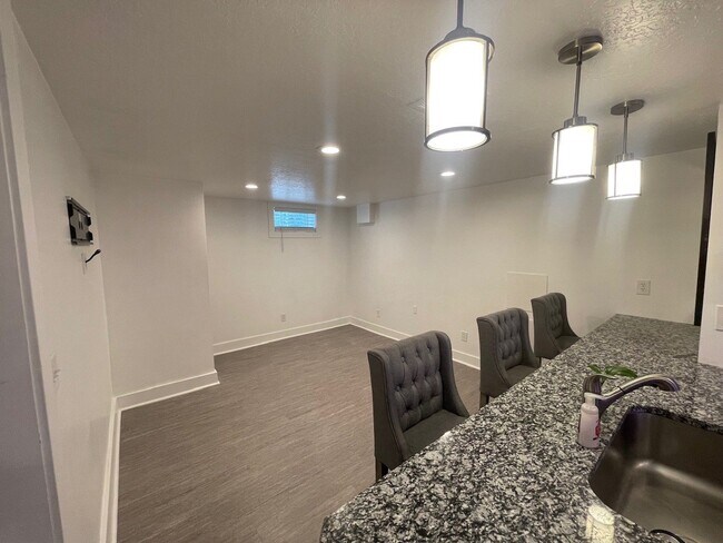 Foto del edificio - 2356 Tyler Ave