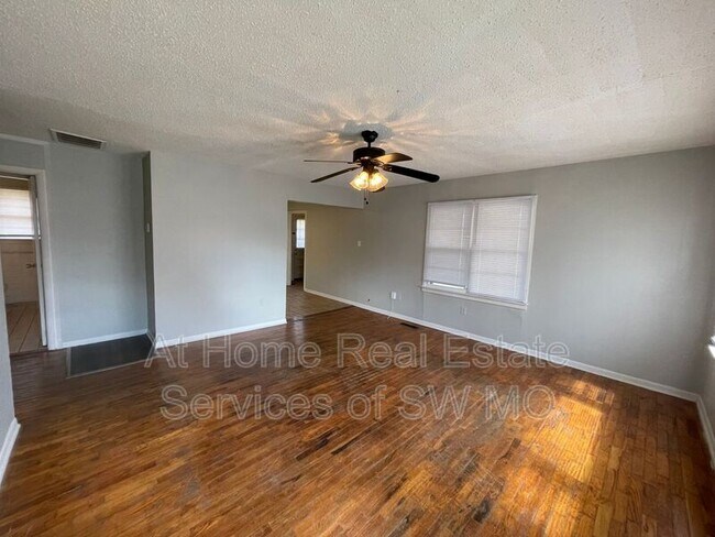 Foto del edificio - 2609 E Cherry St