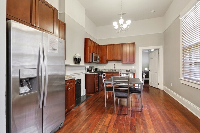 Photo - 1410 Constance- right House