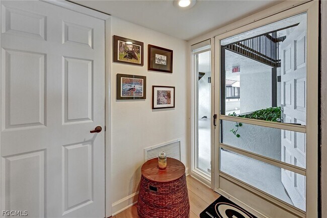 Foto del edificio - 4821 S Landings Dr