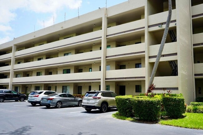 Building Photo - 3154 Via Poinciana