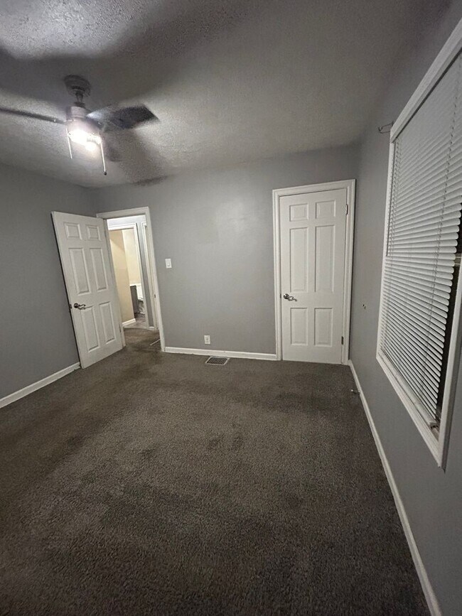 Foto del edificio - 3 Bedroom 1 Bathroom HOUSE