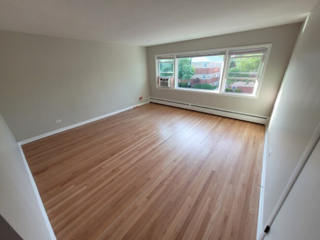 Foto del edificio - 6241 W Montrose Ave