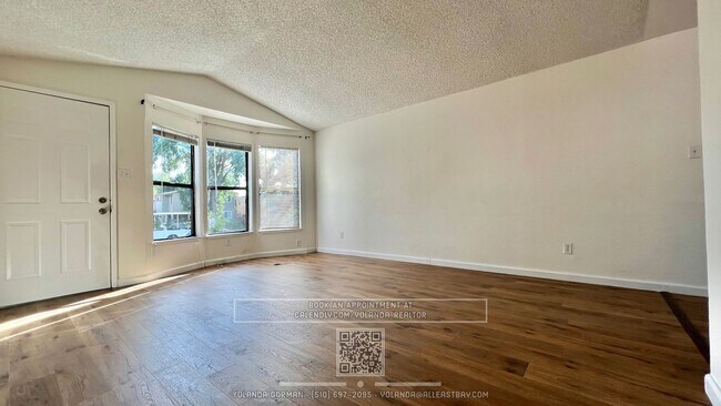 Building Photo - Adorable 2br/1.5ba house with an enclosed ...