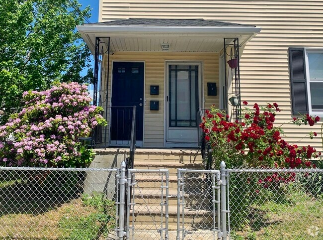 Building Photo - 49 Wellington Ave