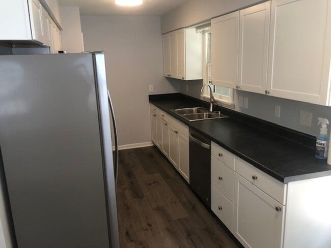 Building Photo - Remodeled 3 Bedroom Home!