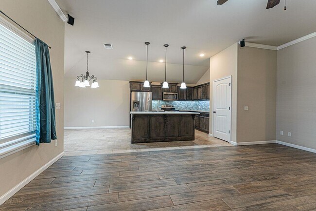 Foto del edificio - COOMING SOON! Beautiful 3BR Home with Open Floor Plan & Outdoor Fireplace