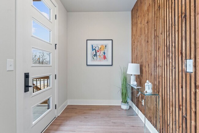 Foto del edificio - 491 S Happy Hollow Rd