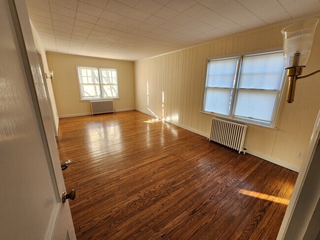 Building Photo - 27 Pershing Ave