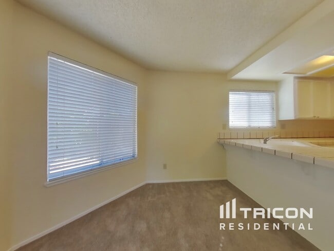 Foto del edificio - 217 Sunhaven Dr