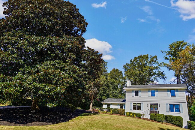 Foto del edificio - 385 Knoll Woods Terrace