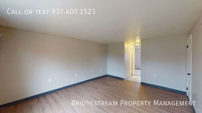 Building Photo - Updated 2 bedroom, 1.5 bath townhome in Fa...