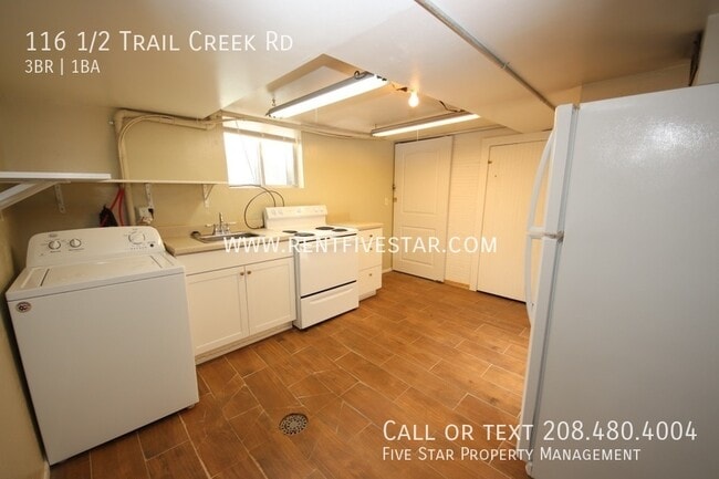 Building Photo - 116 1/2 Trail Creek Rd-