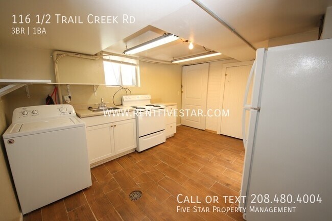 Foto del edificio - 116 1/2 Trail Creek Rd-