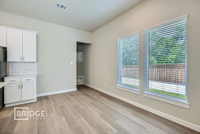 Building Photo - 1016 Hudson Wy