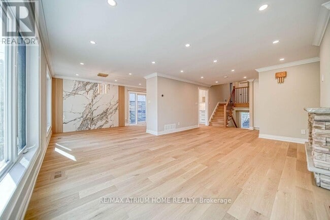 Building Photo - 4 Palomino Crescent