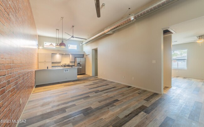 Building Photo - 3303 N Tyndall Ave
