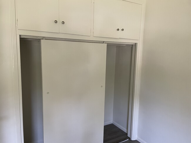 dormitorio - 10016 Pinewood Ave