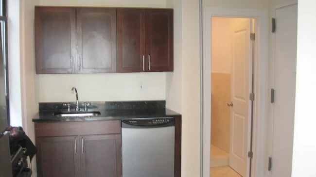Foto del edificio - 329 E 12th St