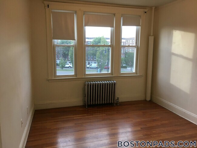 Building Photo - 1638 Commonwealth Ave