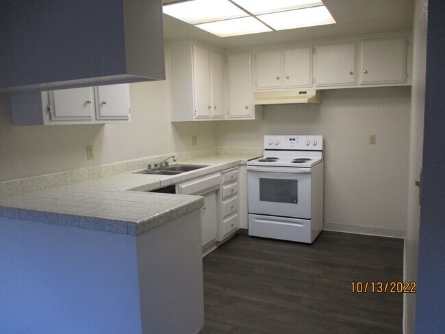 Building Photo - 2940