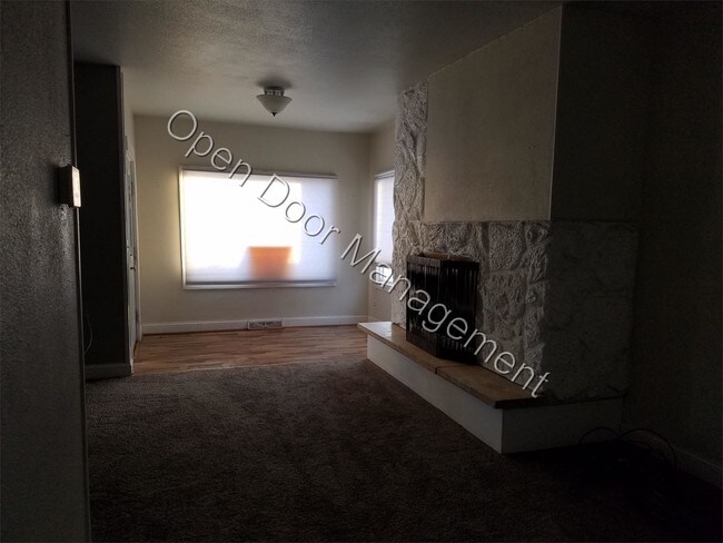 Building Photo - 27 E Gagnon St