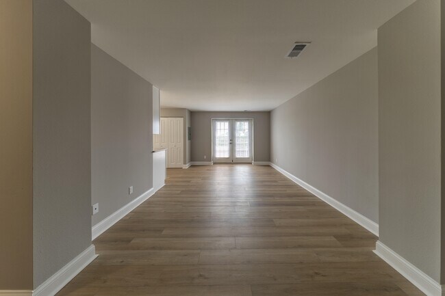 Building Photo - 5630 Pershing Ave