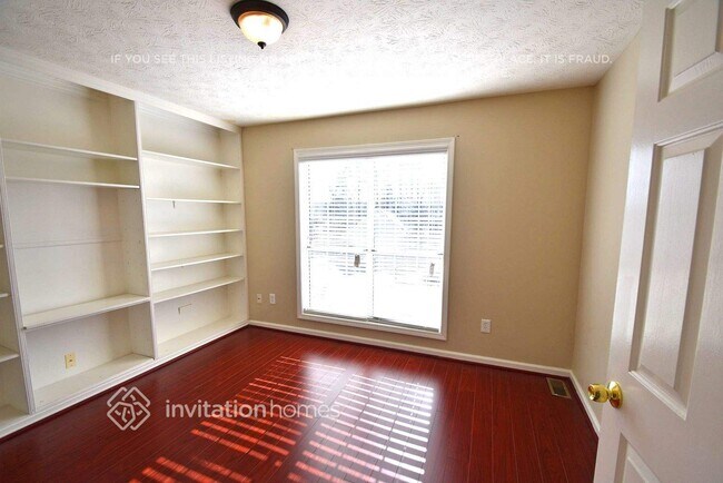 Foto del edificio - 3284 Shady Woods Cir