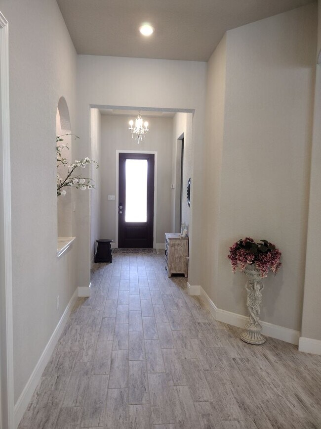 Foto del edificio - Beautiful 4 bedroom with a pool!!!
