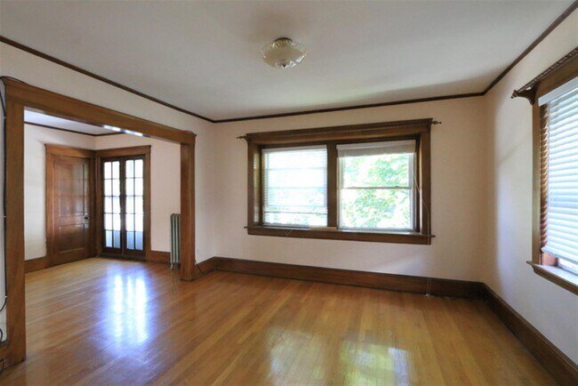 Building Photo - 46 Saville St
