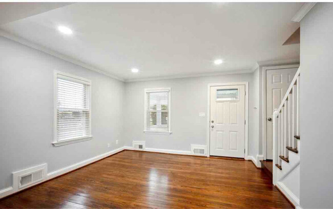 Building Photo - 2836 Fairhaven Ave