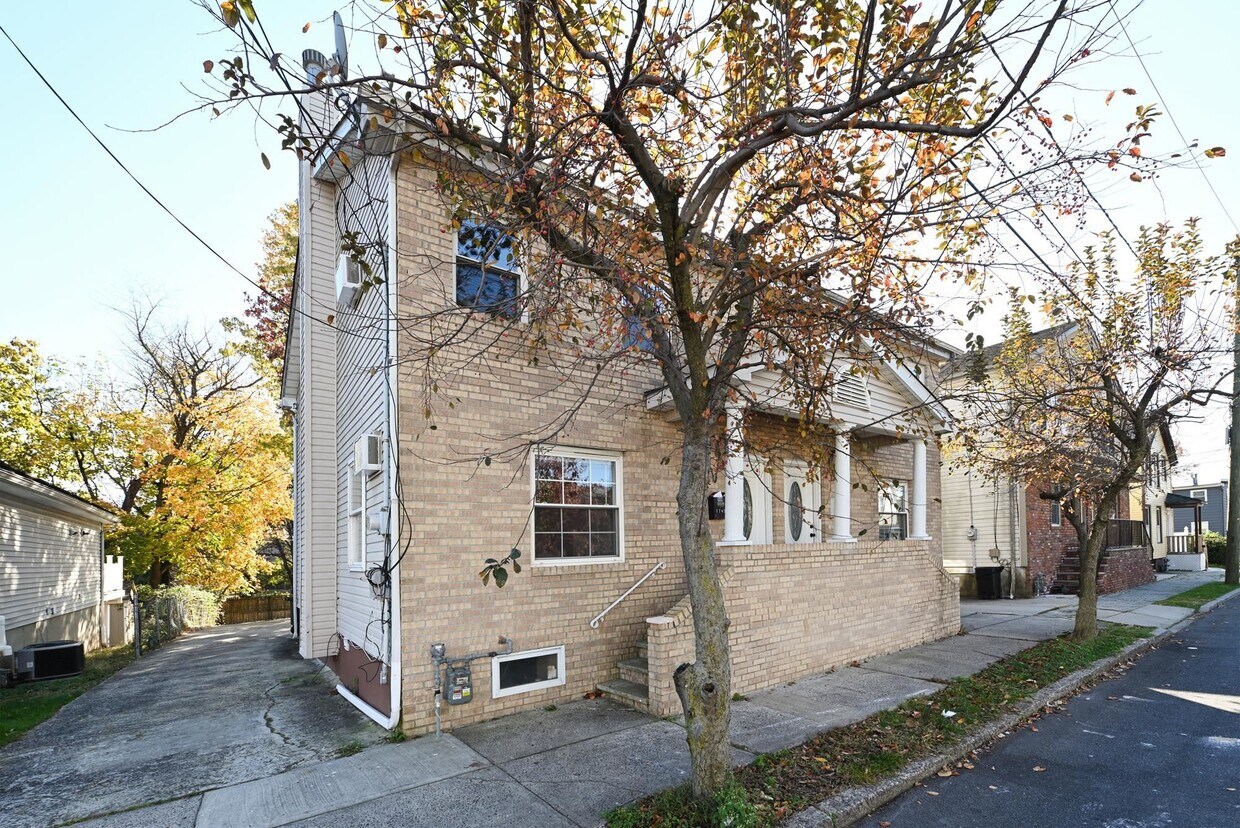 1793 Newton St Unit 1, Rahway, NJ 07065 Condo for Rent in Rahway, NJ