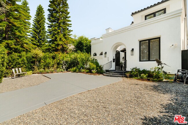 Building Photo - 609 21st Pl