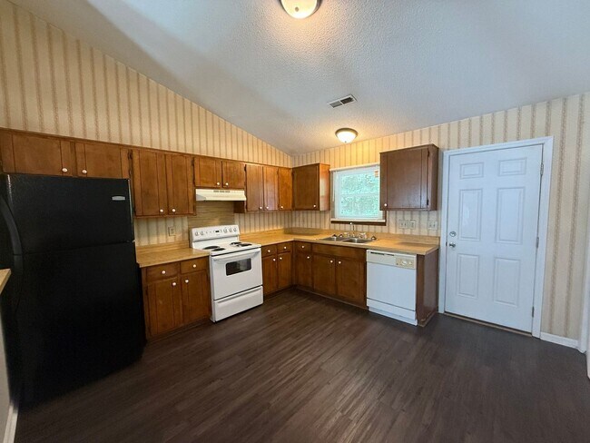 Building Photo - Two bedroom one bath duplex
