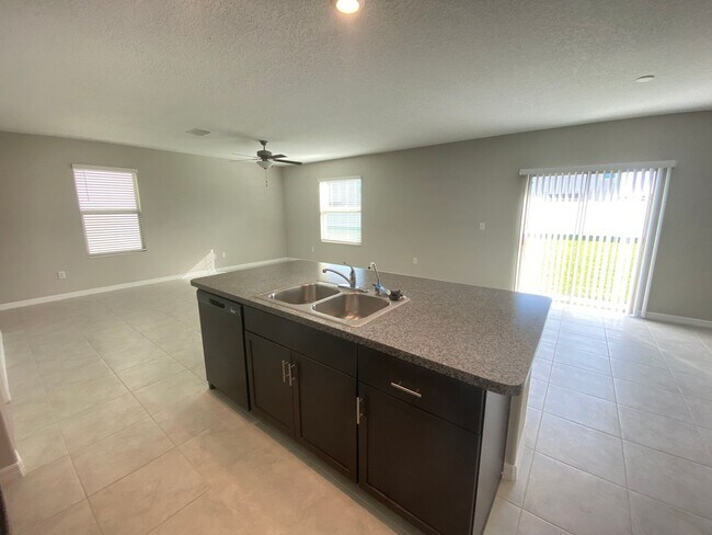 Building Photo - 7127 Samuel Ivy- Beautiful 2 story Tampa home