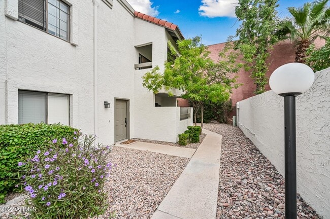 Building Photo - 2959 N 68th Pl