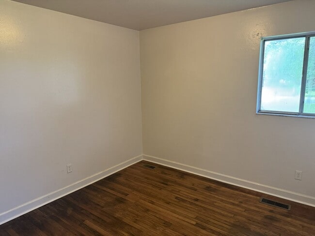 Building Photo - 926 Greenfield Heights Blvd