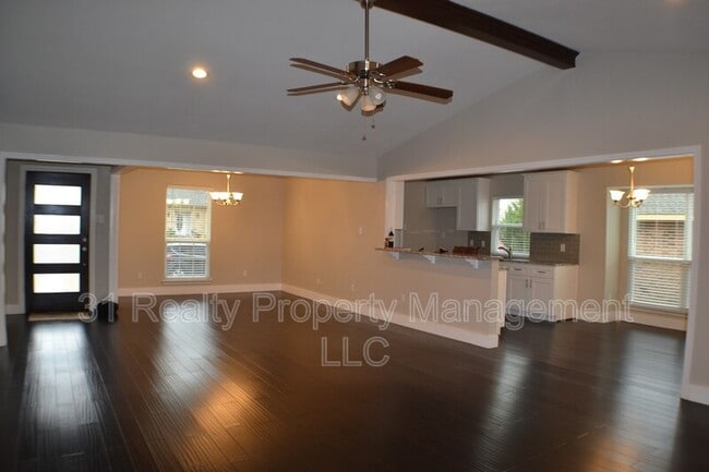 Photo - 2311 Eastgate Dr House