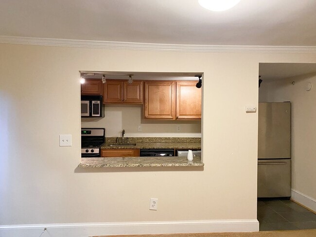 Building Photo - Spacious 1BR Apartment w/ Private Patio in...