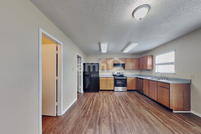 Foto del edificio - 6838 W Stansbury Blvd