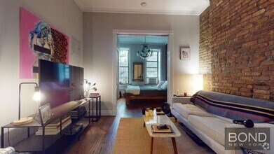 Building Photo - 246 Mott St