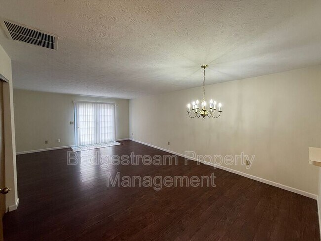Foto del edificio - 4583 Burchdale St