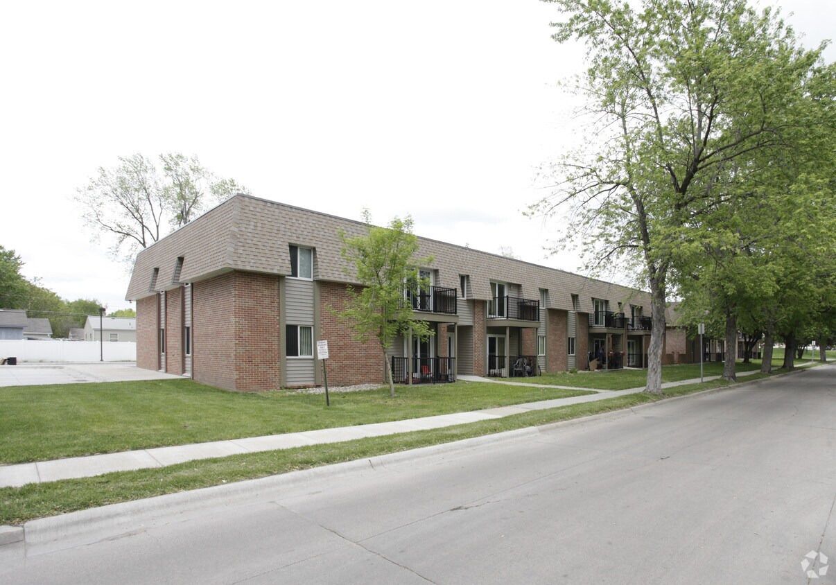 Primary Photo - 8316 Underwood Ave